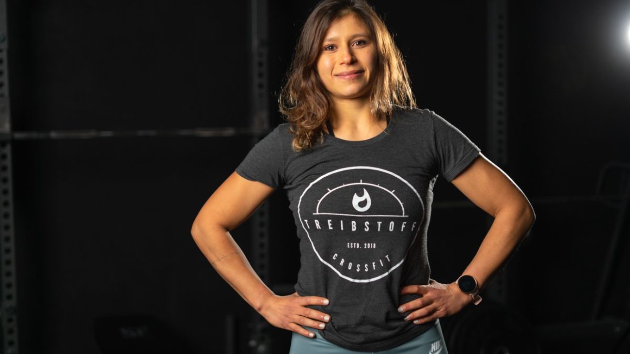 Paula Frank, 26 J.
